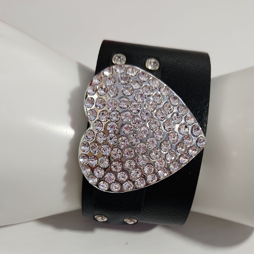 Glamorous Black and Silver Heart Bracelet